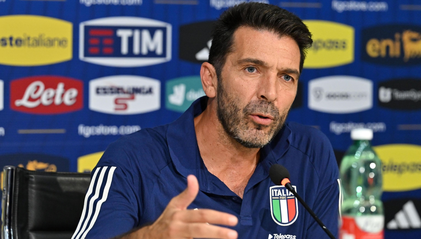 Buffon Saya Adalah VAR
