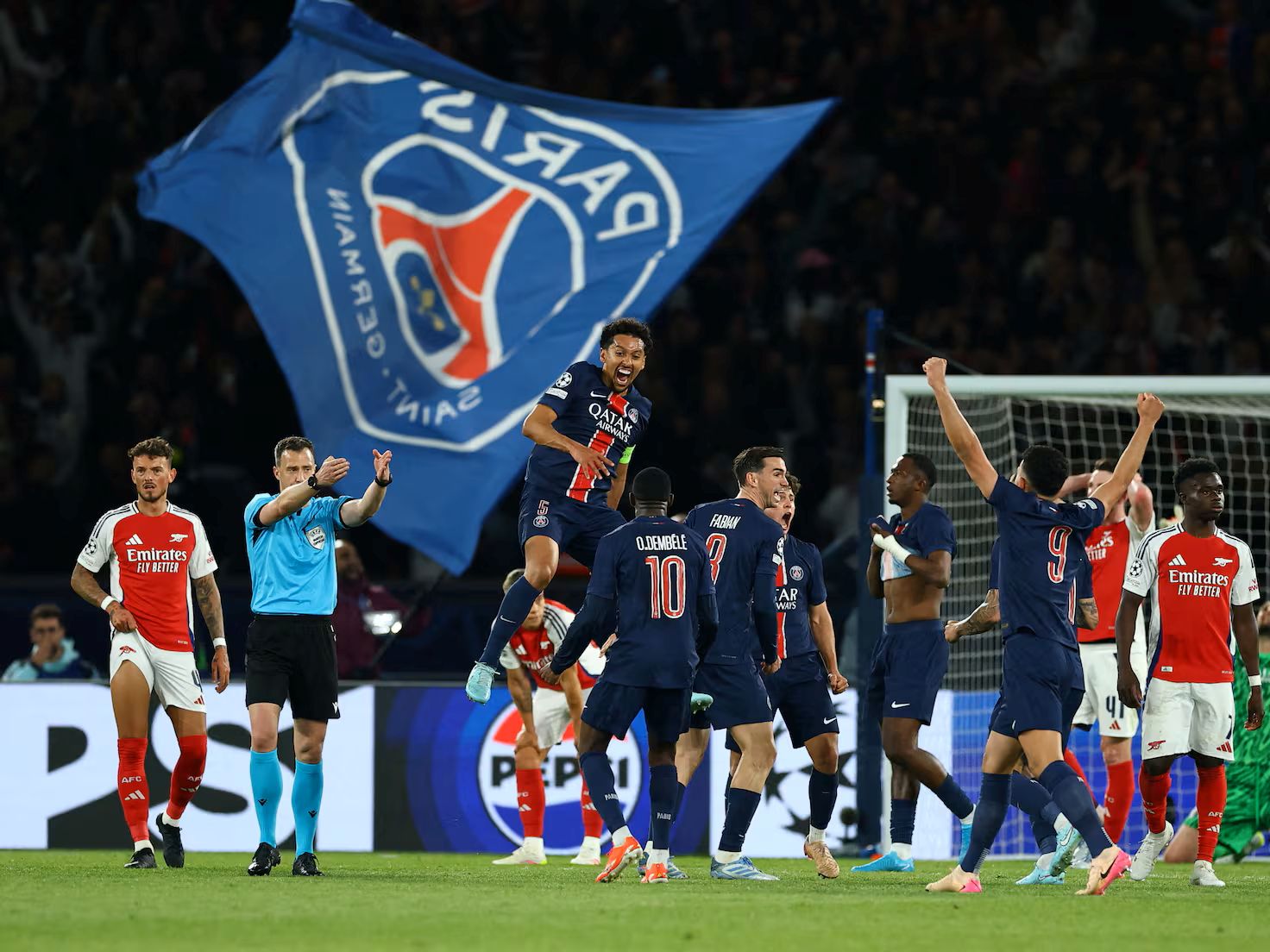 Pertarungan PSG Agresif Arsenal Bertahan