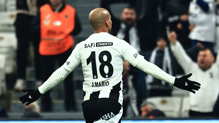 Penggemar Juventus Sambut Joao Mario temp